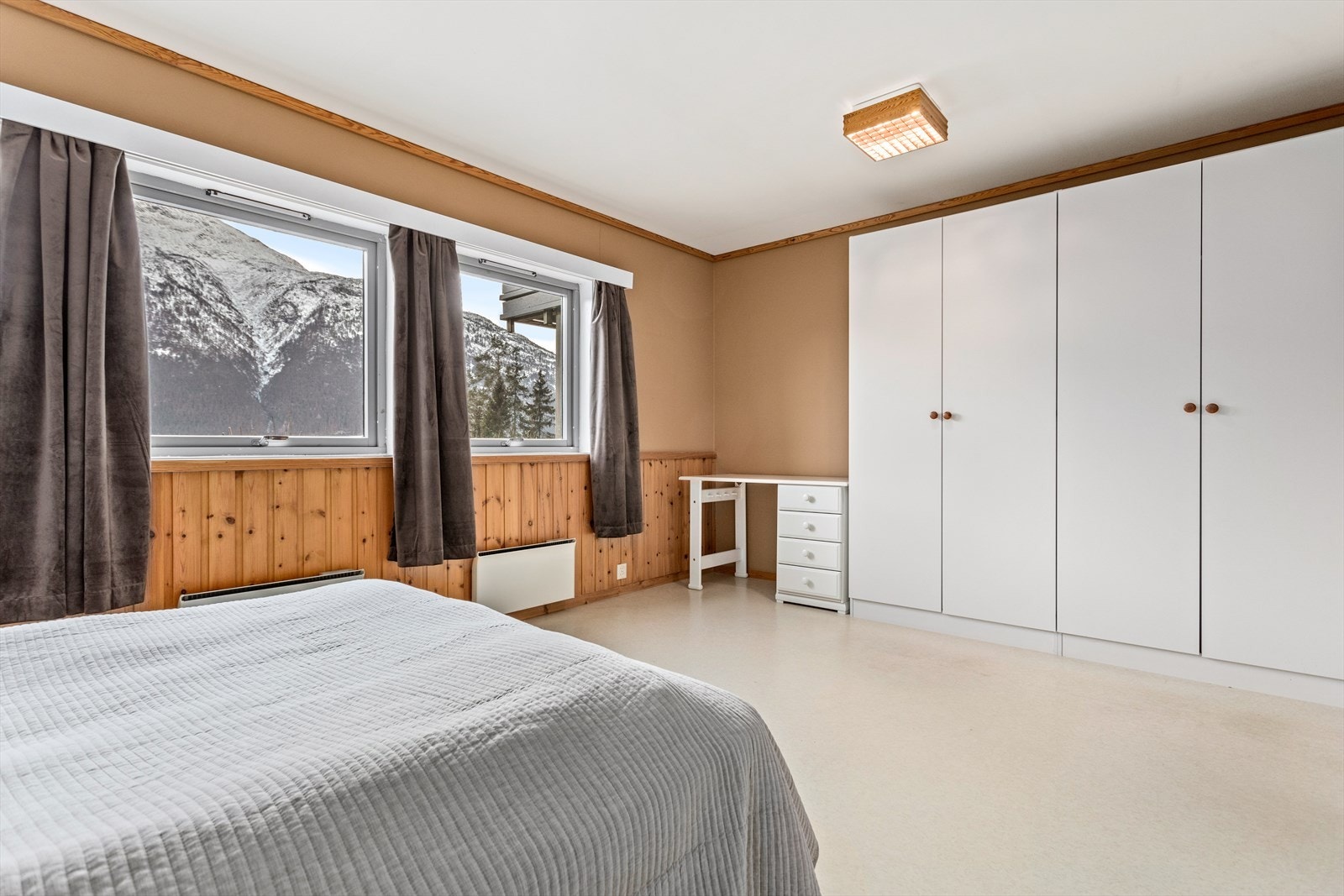 Soverom med gode lysforhald Galleribilde