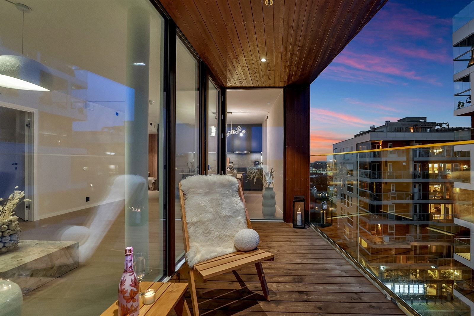 Balkongen byr på flotte kvelder og en lun atmosfære med utsikt mot byen. Galleribilde