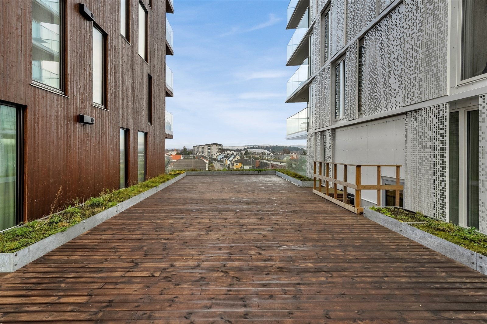 Flott opparbeidet felles terrasse. Galleribilde