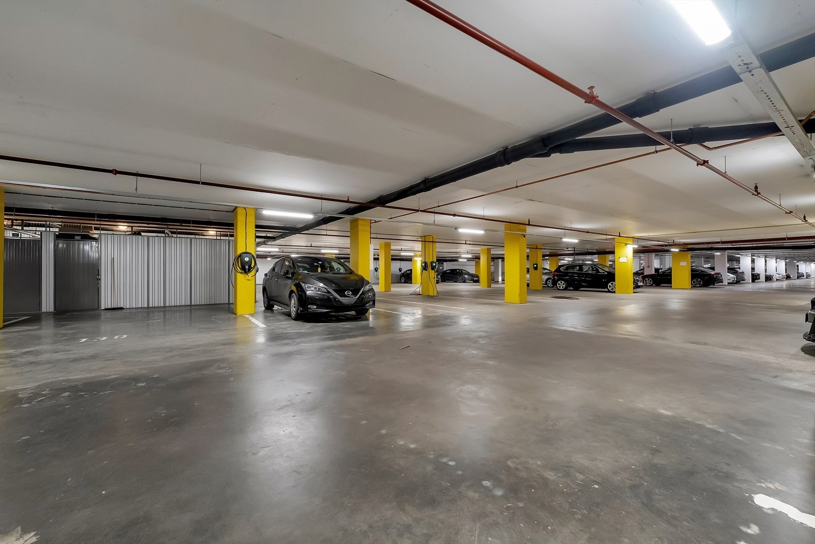 Det er mulig å kjøpe garasjeplass med leiligheten. Plassen har montert elbillader. Galleribilde