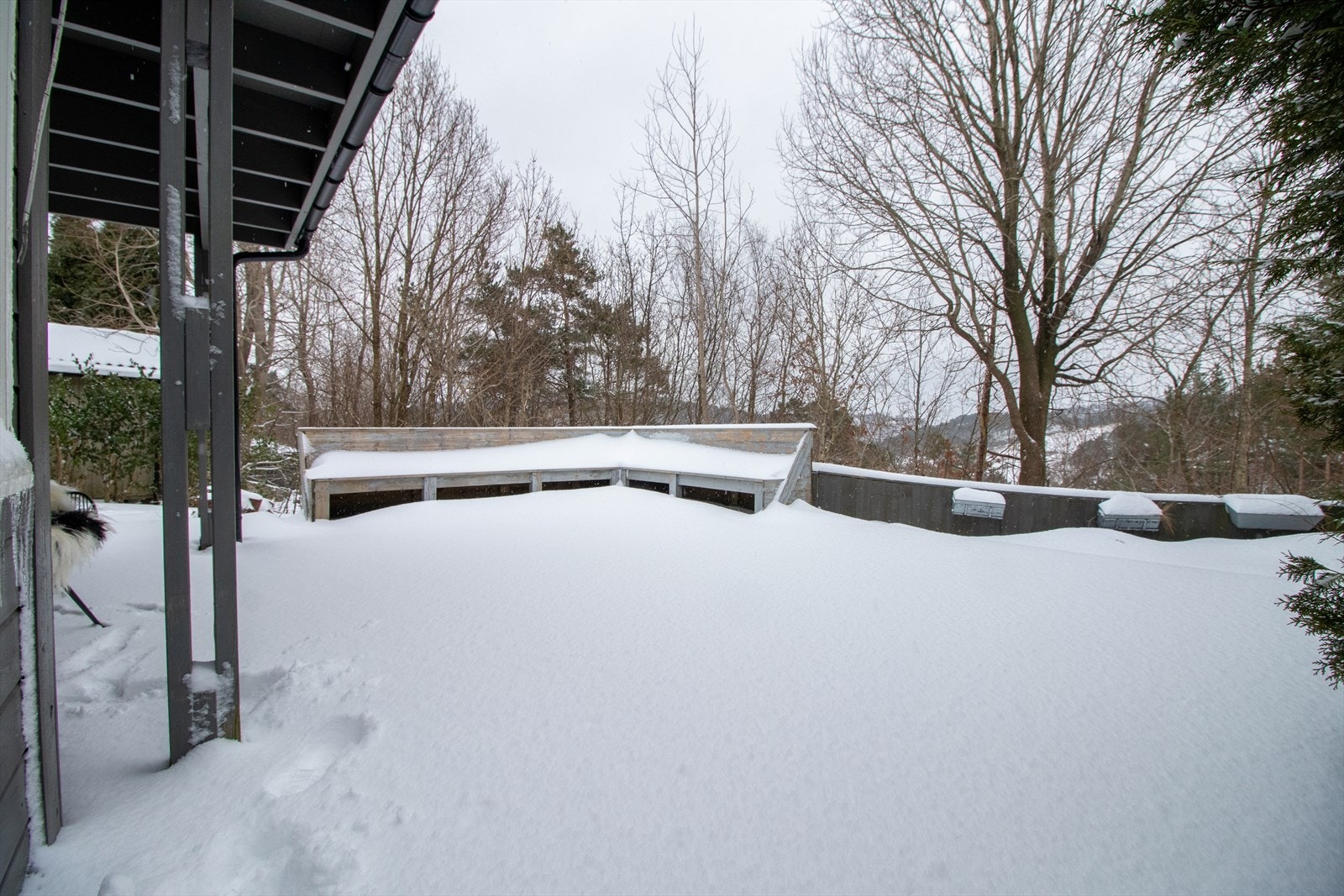 Romslig uteplass Galleribilde