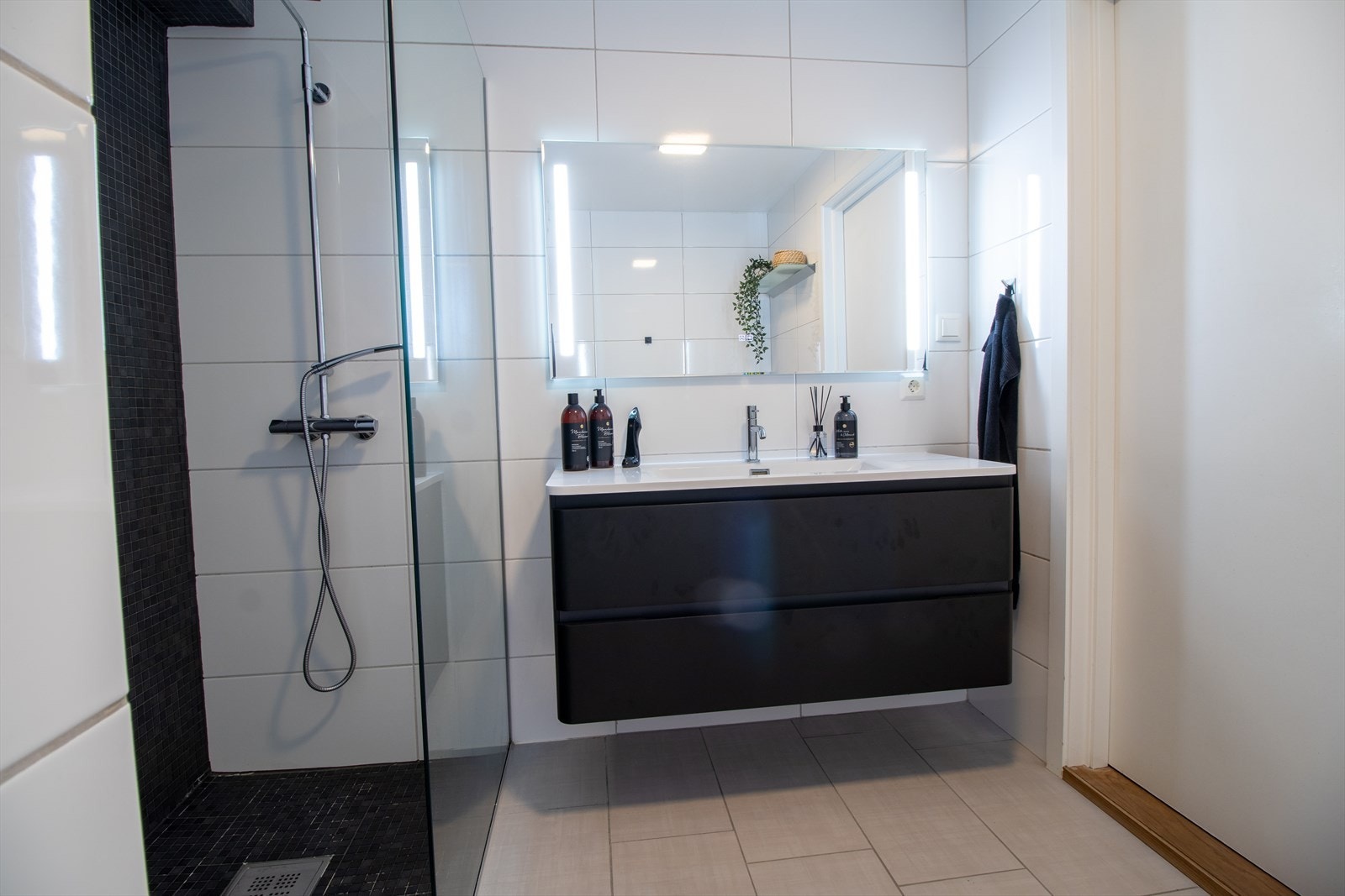 Stilrent kjøkken i moderne utførelse. Galleribilde