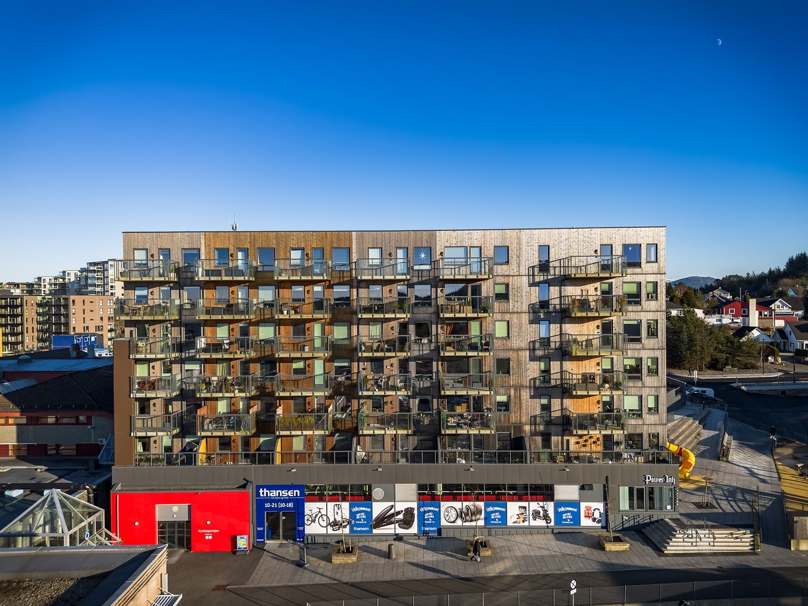 - I nærområdet finner du et bredt servicetilbud, og til Sartor Storsenter tar det kun ca. 6 minutter til fots - Galleribilde