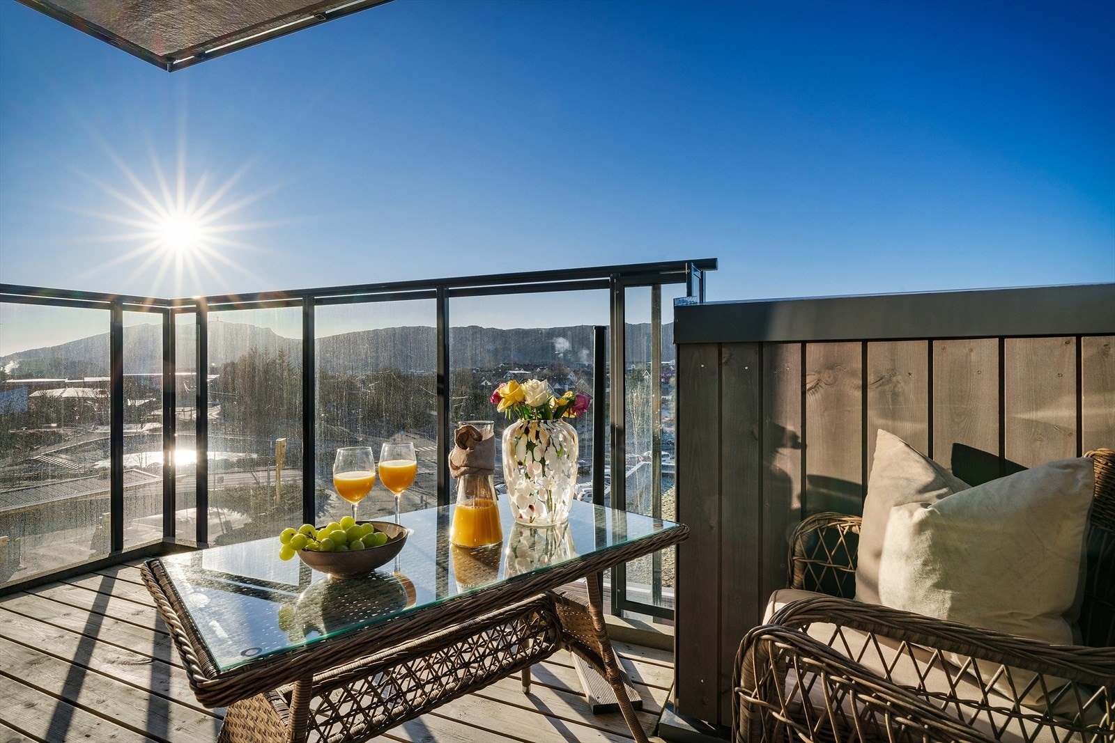 - Balkongen måler ca. 7m² og er overbygd for helårsbruk - Galleribilde