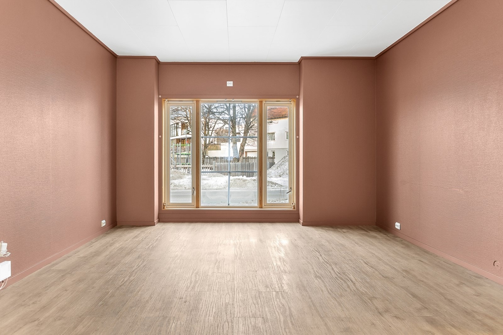 Stue, gang, bod og soverommene har nymalte vegger Galleribilde