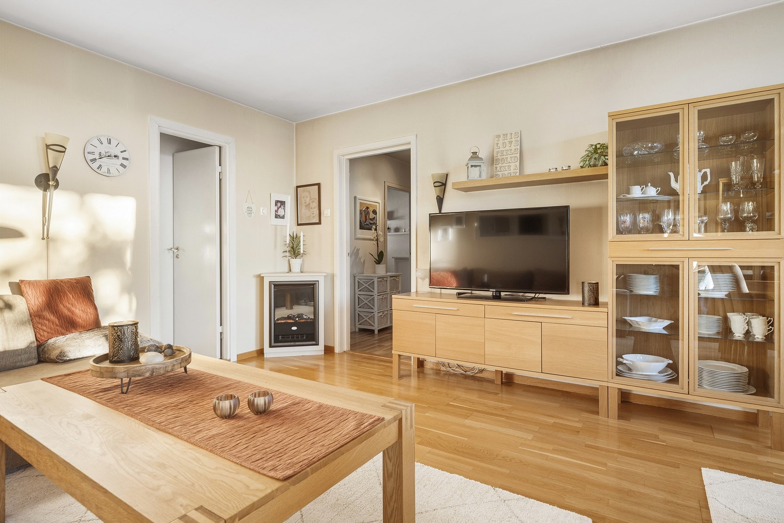 Varmtvann og internett/tv er inkludert i fellesutgiftene. Galleribilde