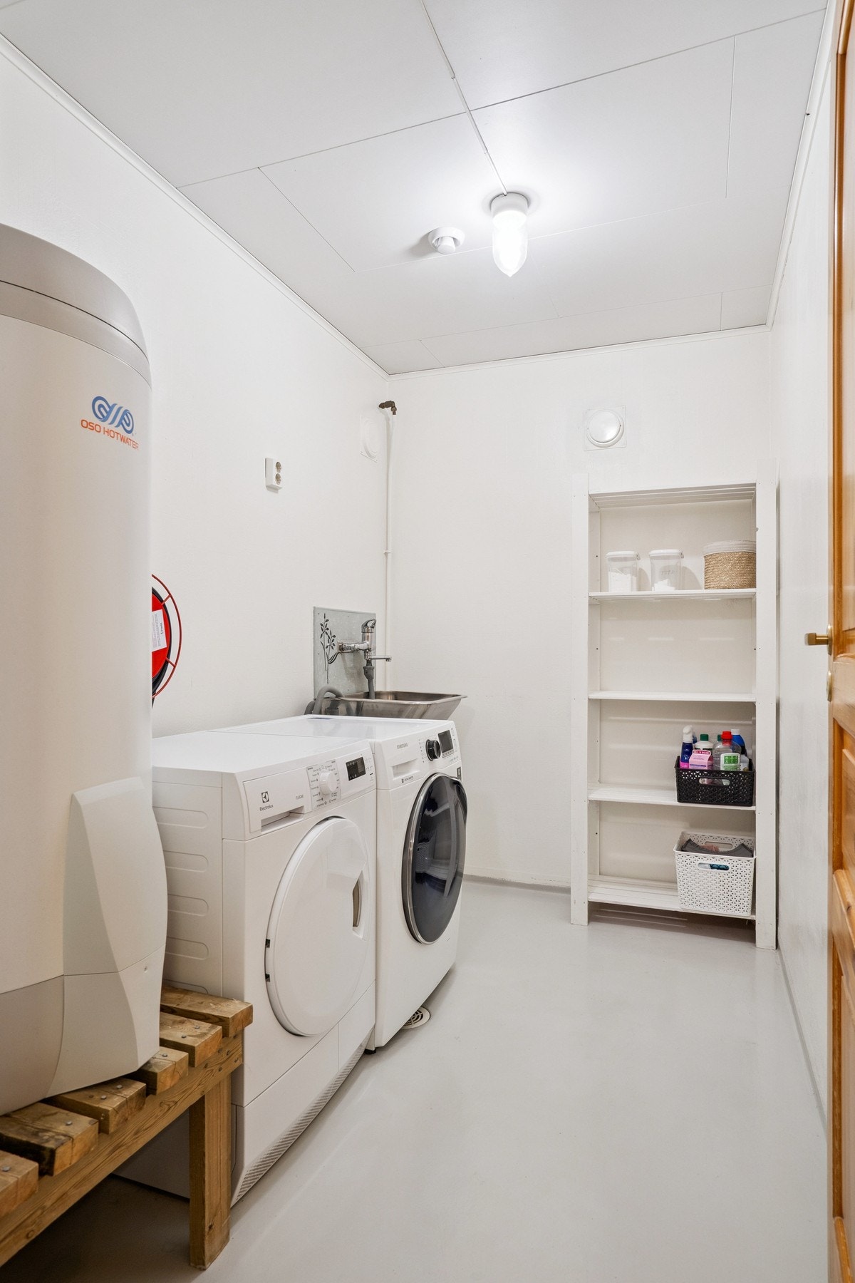 Vaskerommet ligger i tilknytning til badet og har opplegg for både vask og tørk. Galleribilde