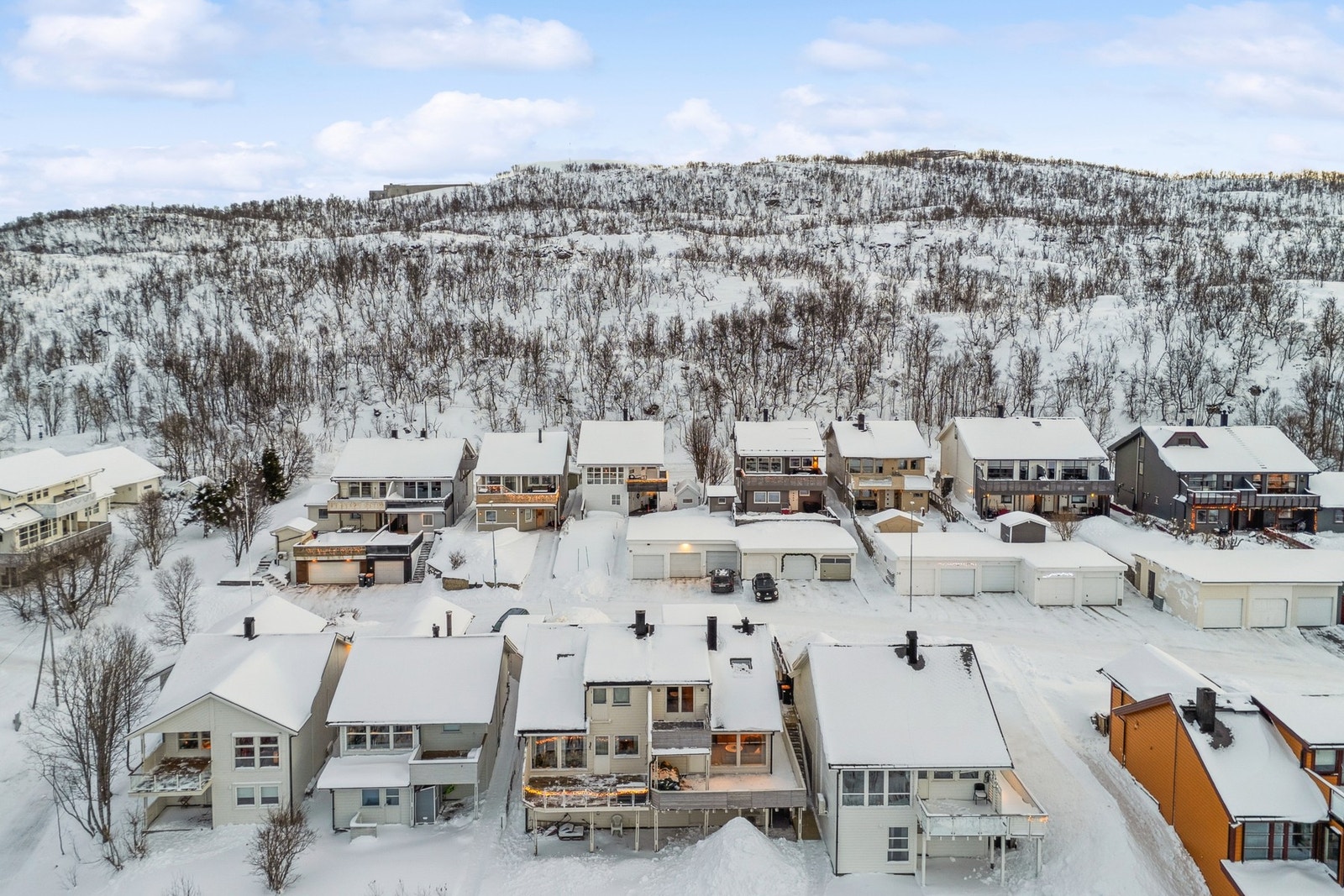Det er kort vei til både turløyper og lysløype - perfekt for deg som liker friluftsliv året rundt. Galleribilde