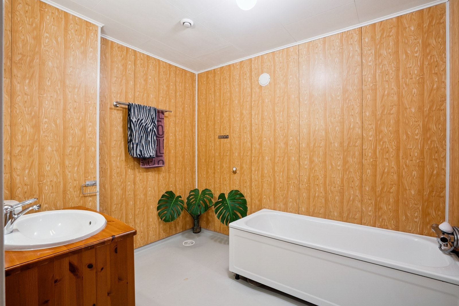 Svært praktisk med eget bad nede - ideelt for soverommene i etasjen. Galleribilde