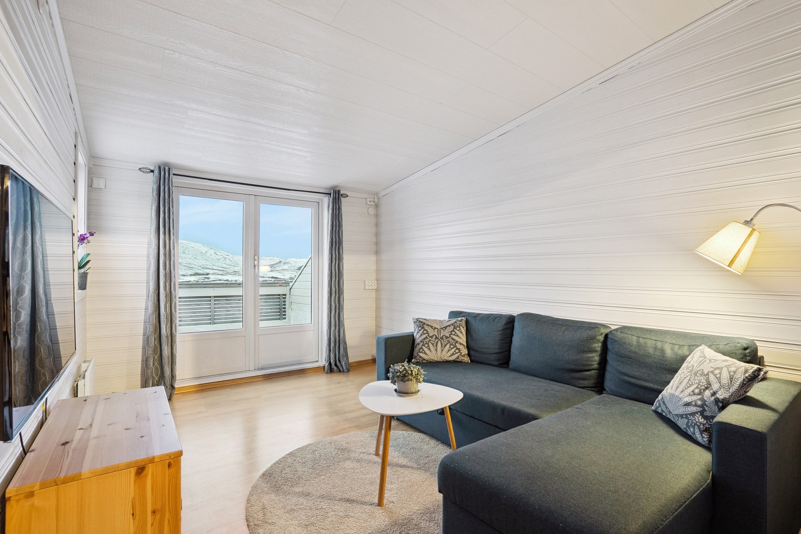 Egen utgang til balkong fra tv stuen. Galleribilde