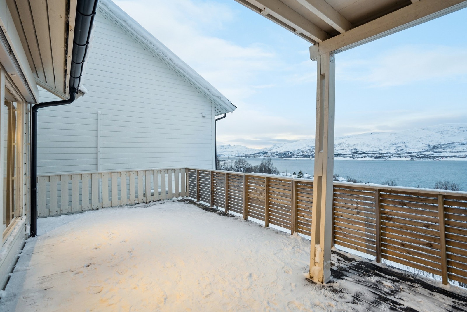 Uteområdet byr på god plass og fine soner for uteaktivitet. Galleribilde