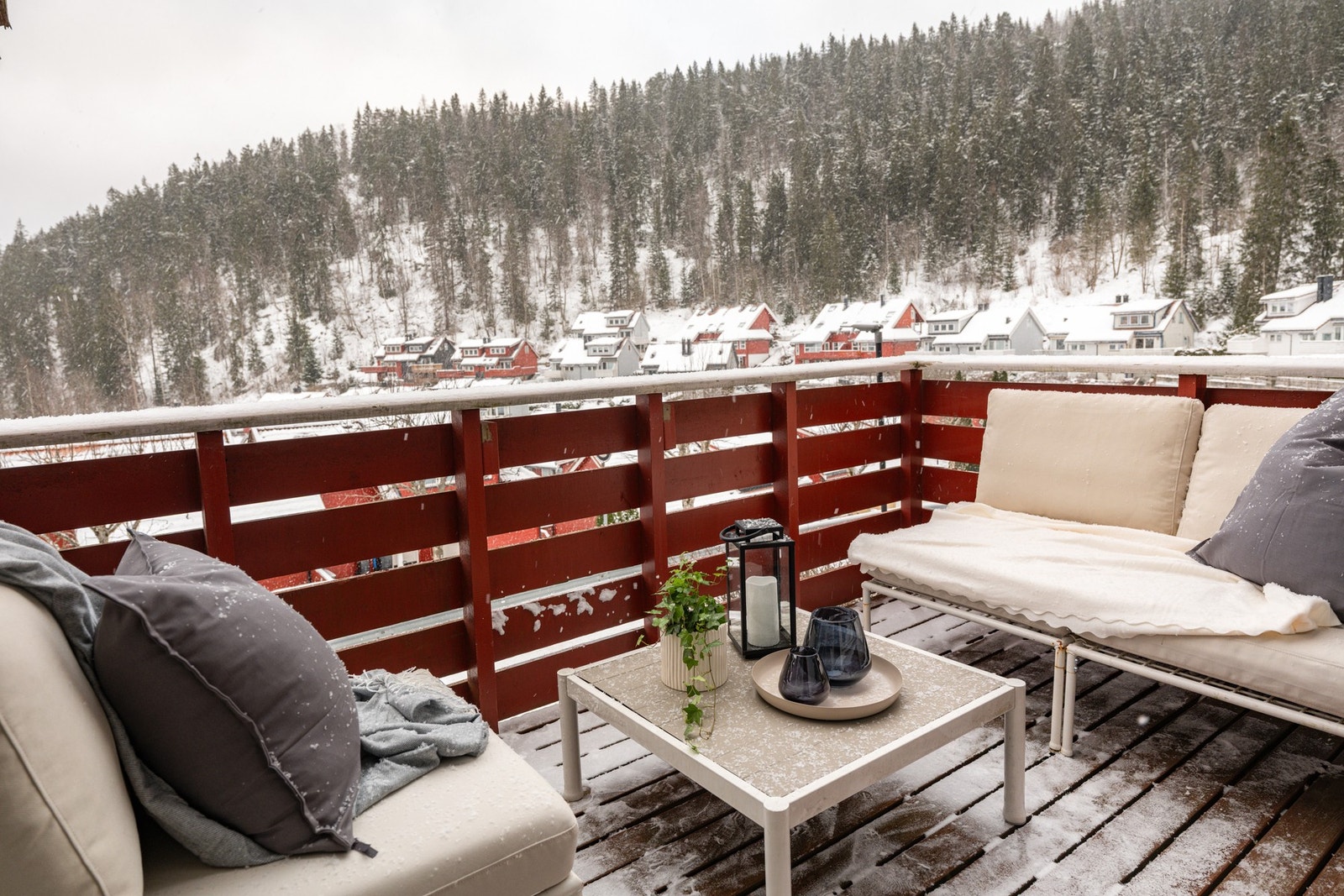 Det er god plass til utemøblement på balkongen. Galleribilde