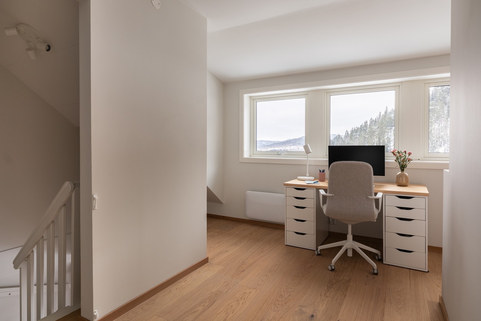 I 2024 ble det utført takløft på begge sider i loftetasjen for å gi maksimal arealutnyttelse. Det foreligger ferdigattest på tiltaket. Galleribilde