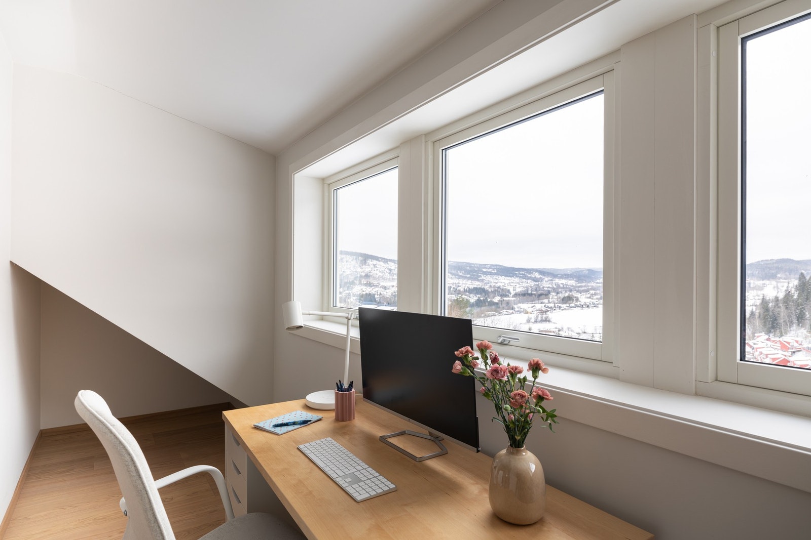 Rommet kan enkelt tilpasses ulike behov og livsfaser, som for eksempel loftstue, ungdomsavdeling, hjemmekontor eller hobbyrom. Galleribilde