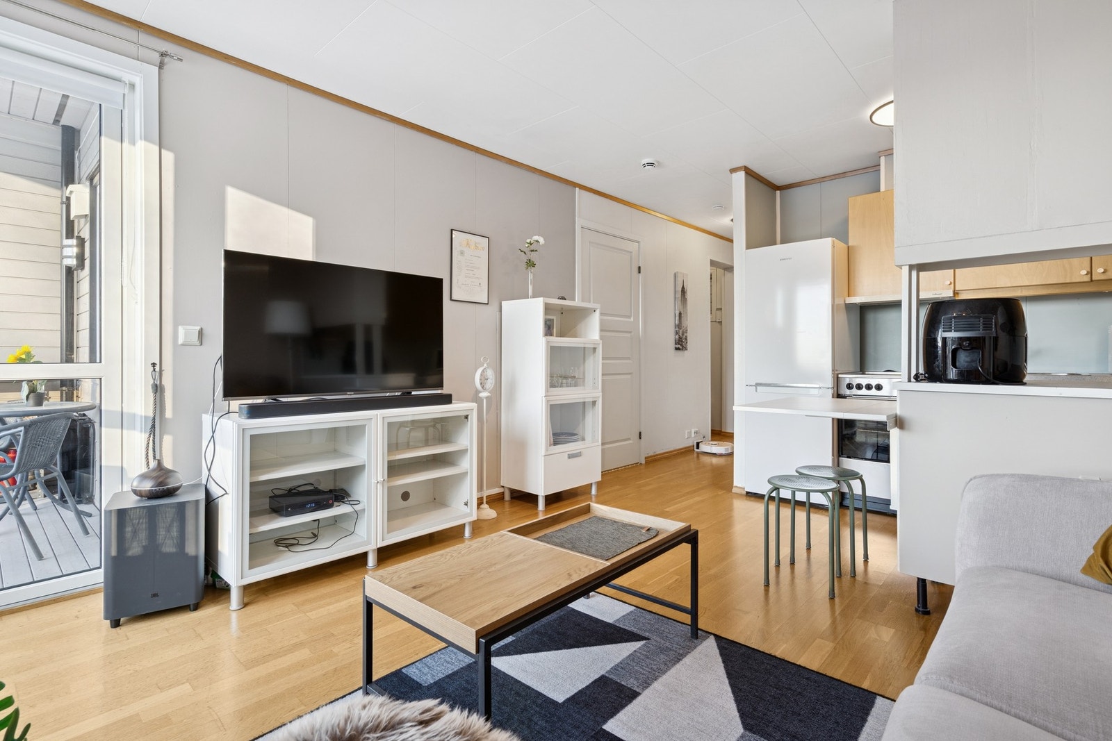 Åpen stue-/kjøkkenløsning på 17 kvm. Galleribilde