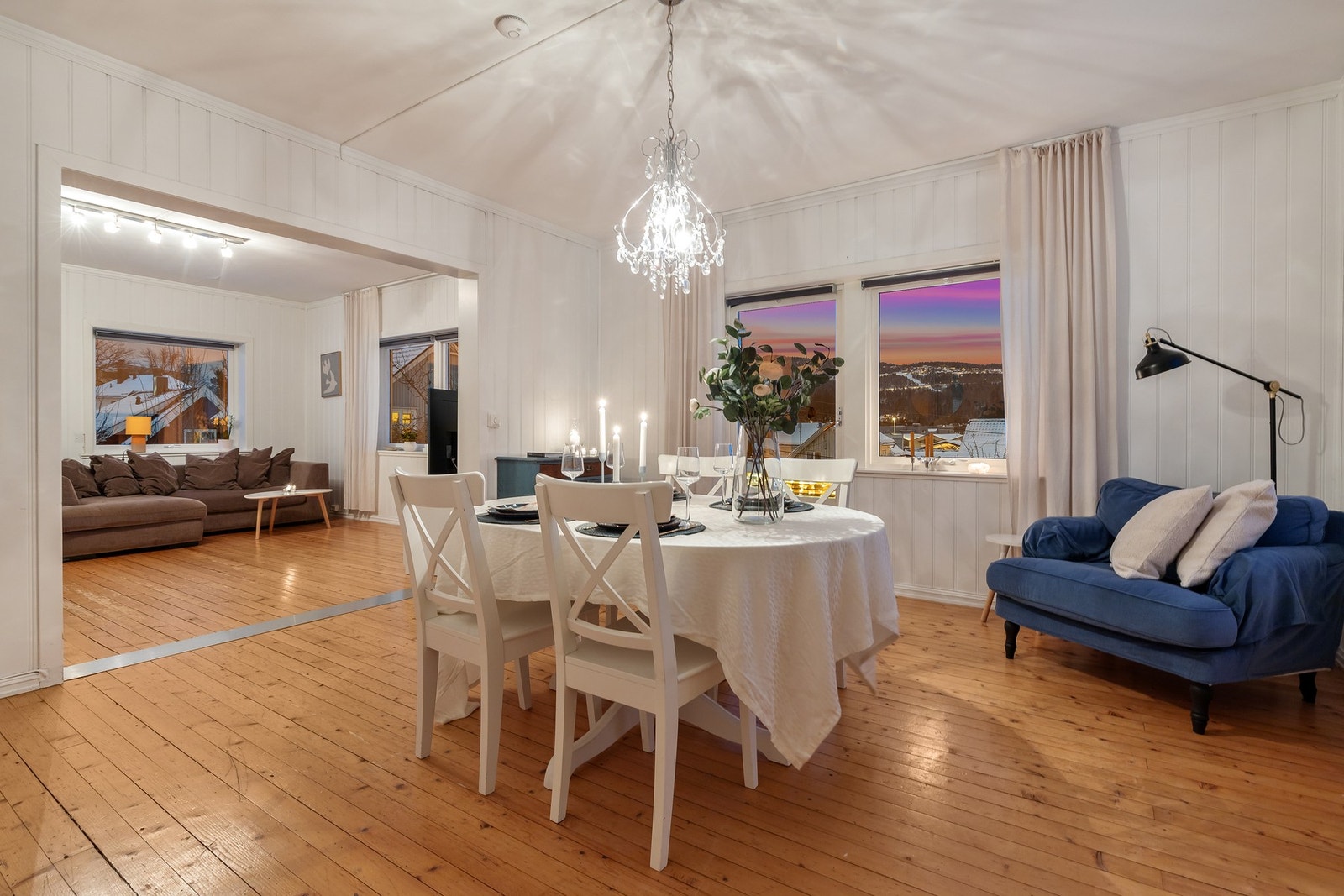 Dette er en pen halvpart av horisontaldelt tomannsbolig med barnevennlig beliggenhet på Øren Galleribilde