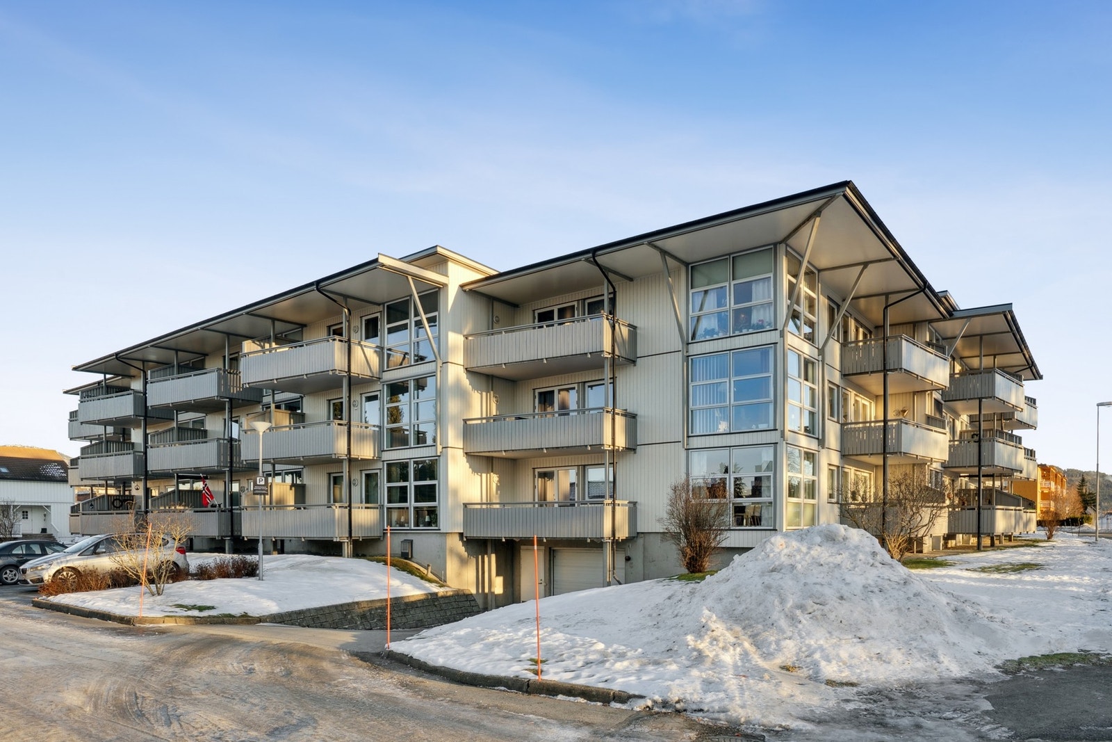 Fast p-plass i parkeringskjeller tinglyst som tilleggsareal. Galleribilde