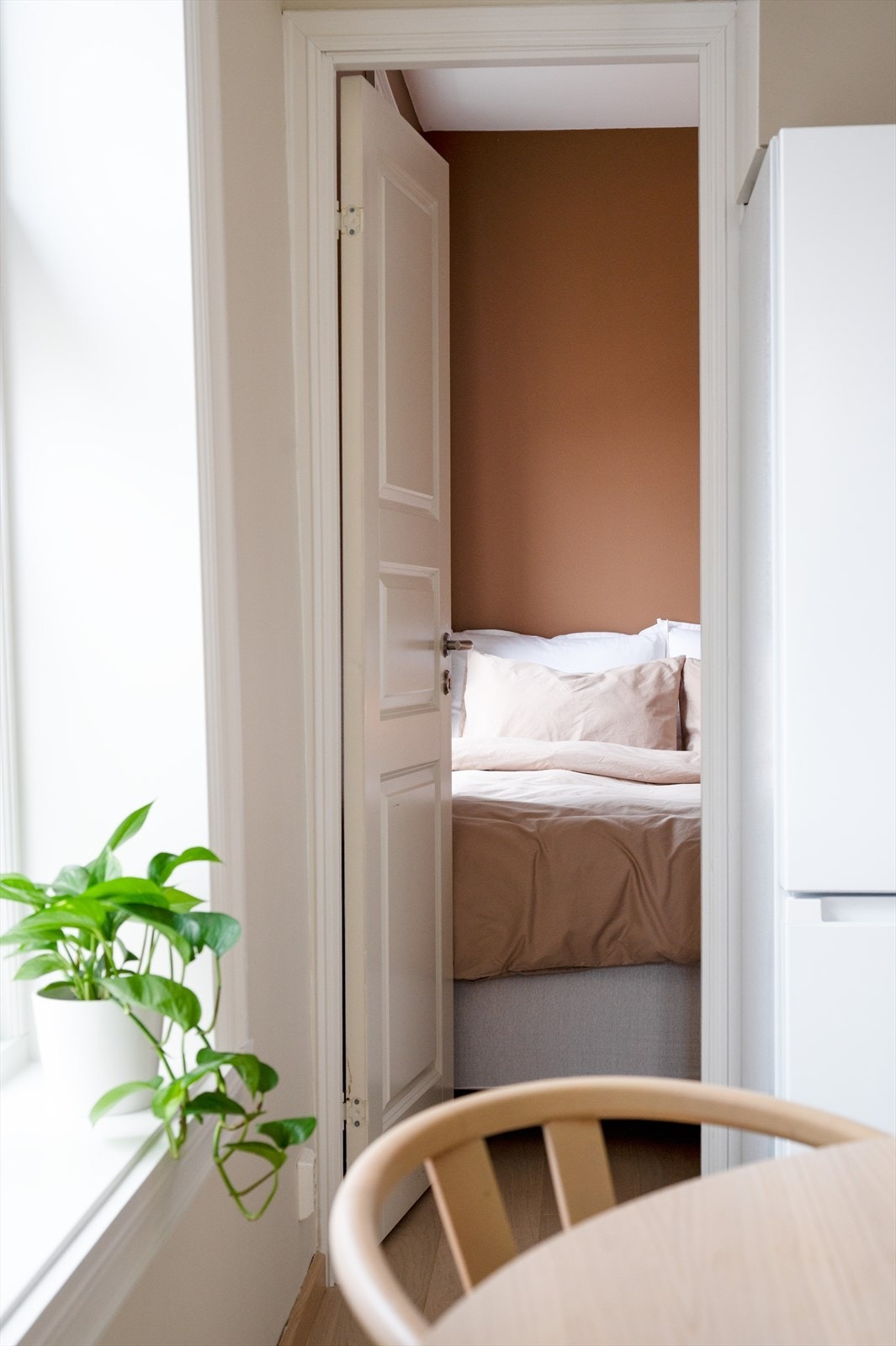 Leilighetens hoveddel har to gode soverom. Om man ønsker tre soverom kan nåværende hybel gjøres om til et ekstra soverom i tillegg. Galleribilde