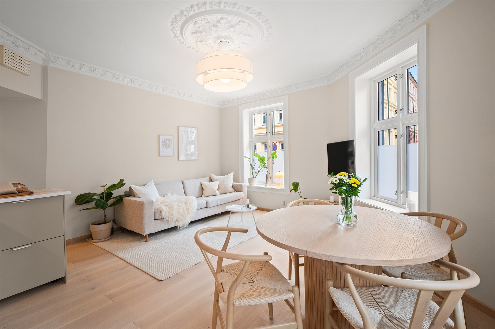 Dette er en delikat 4-roms hjørneleilighet med sentral og attraktiv beliggenhet i Gamlebyen. Galleribilde