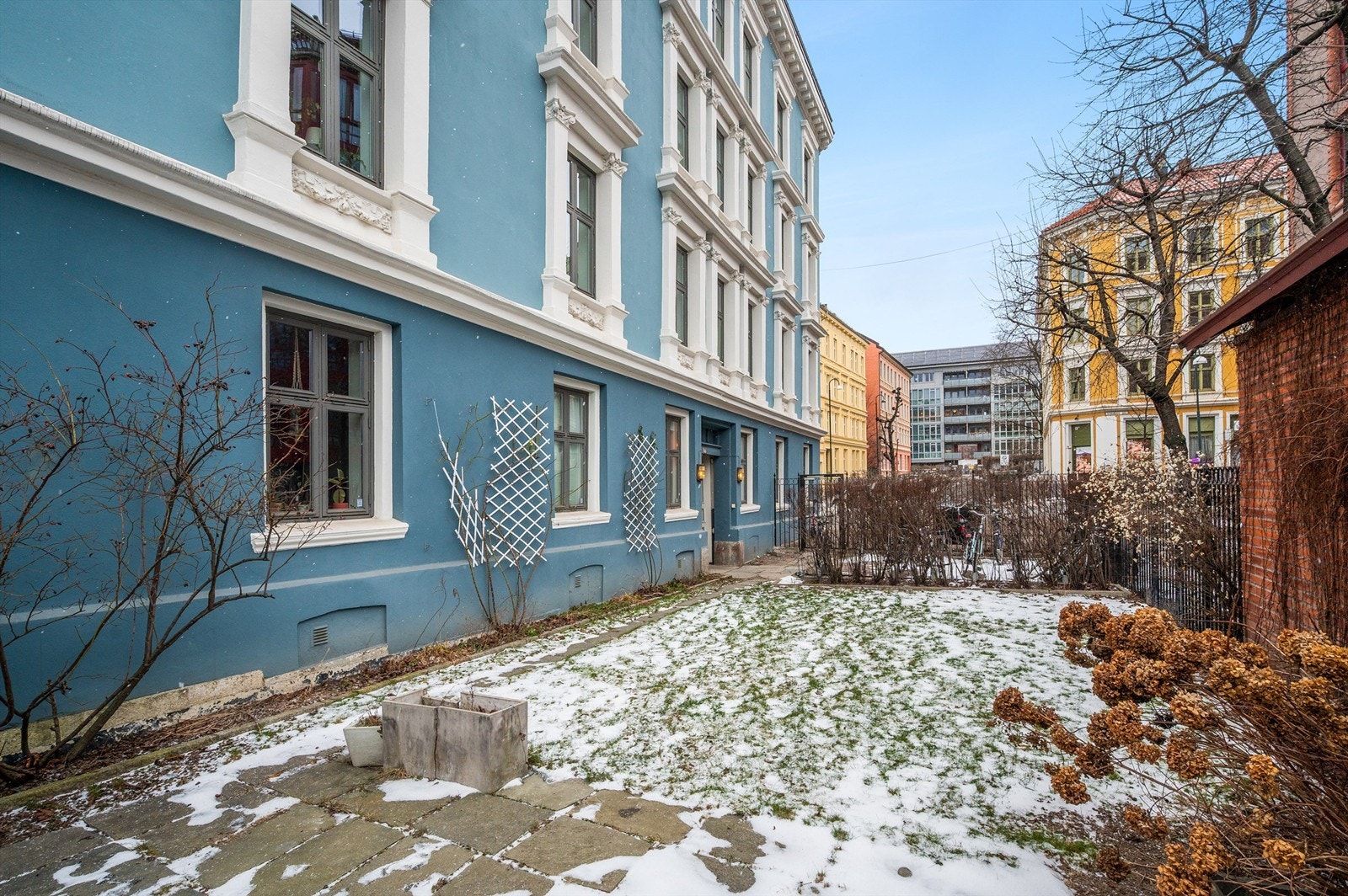 Schweigaards gate har kort vei til butikker, kafeer, restauranter, offentlig kommunikasjon og hyggelige park-/turområder. Galleribilde