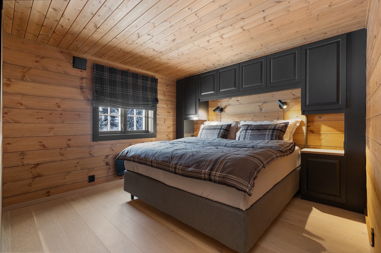 Det er 3 soverom på hytta som gir gode muligheter for å ta mot besøk av familie og venner. Galleribilde