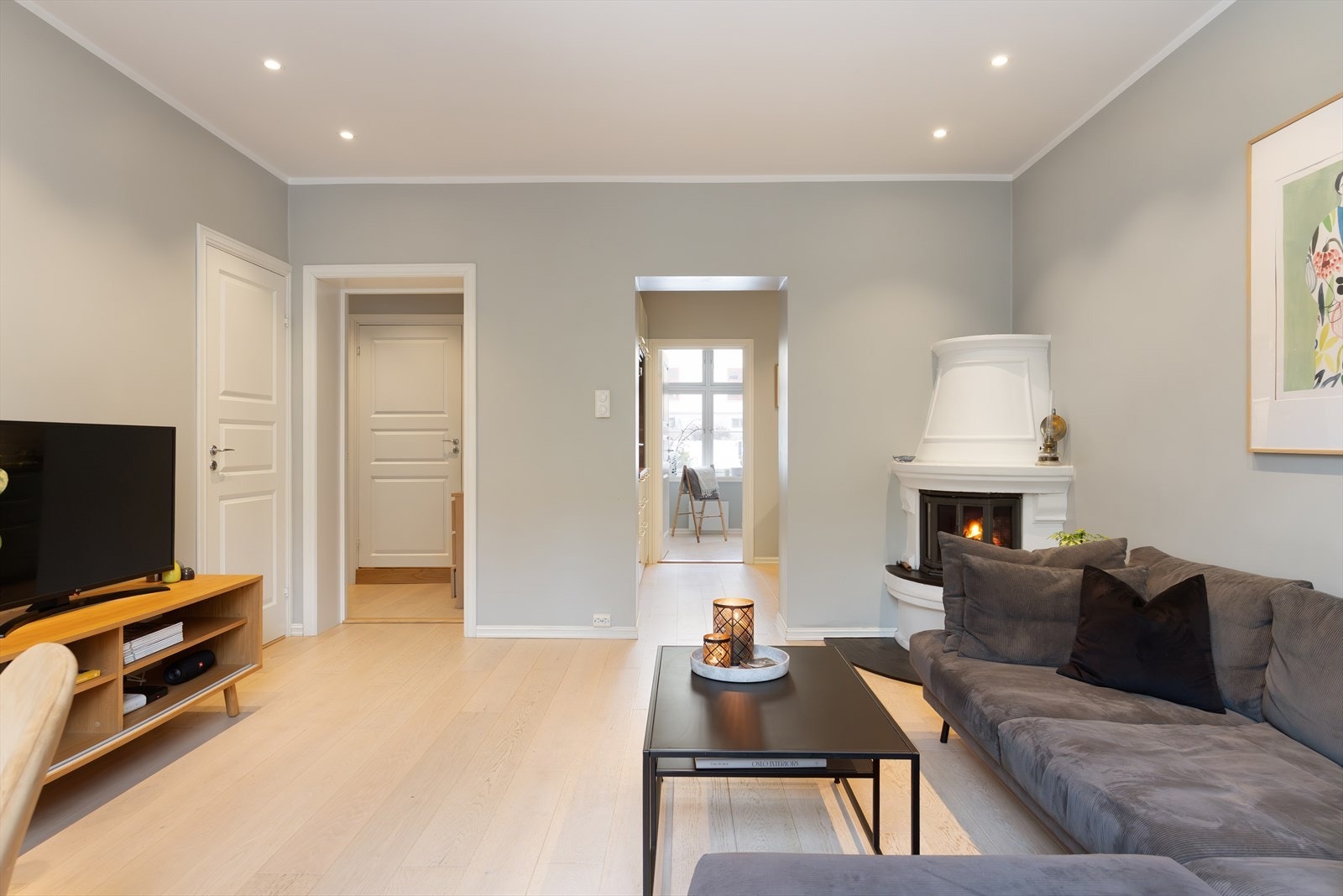 En stemningsfull peis bidrar både med varme og hygge på kjølige dager. Galleribilde