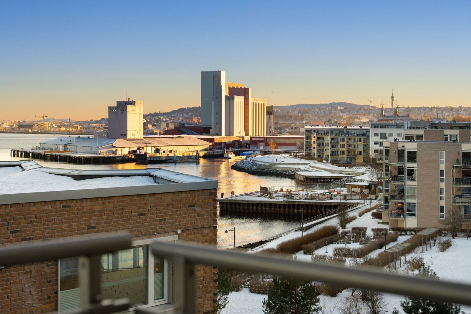 Også i østlig retning inn mot sentrumskjernen har man flott utsikt. Galleribilde