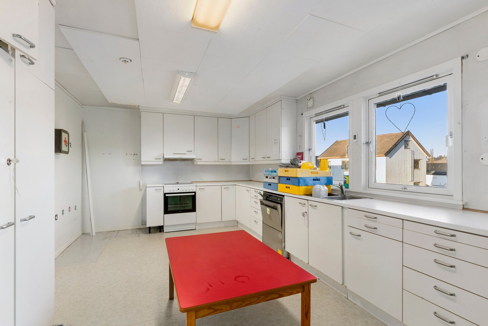 2. etasje rommer: Trapperom, kjøkken, lekerom, trapperom til kvist (lagerrom) og leke/oppholdsrom. Galleribilde