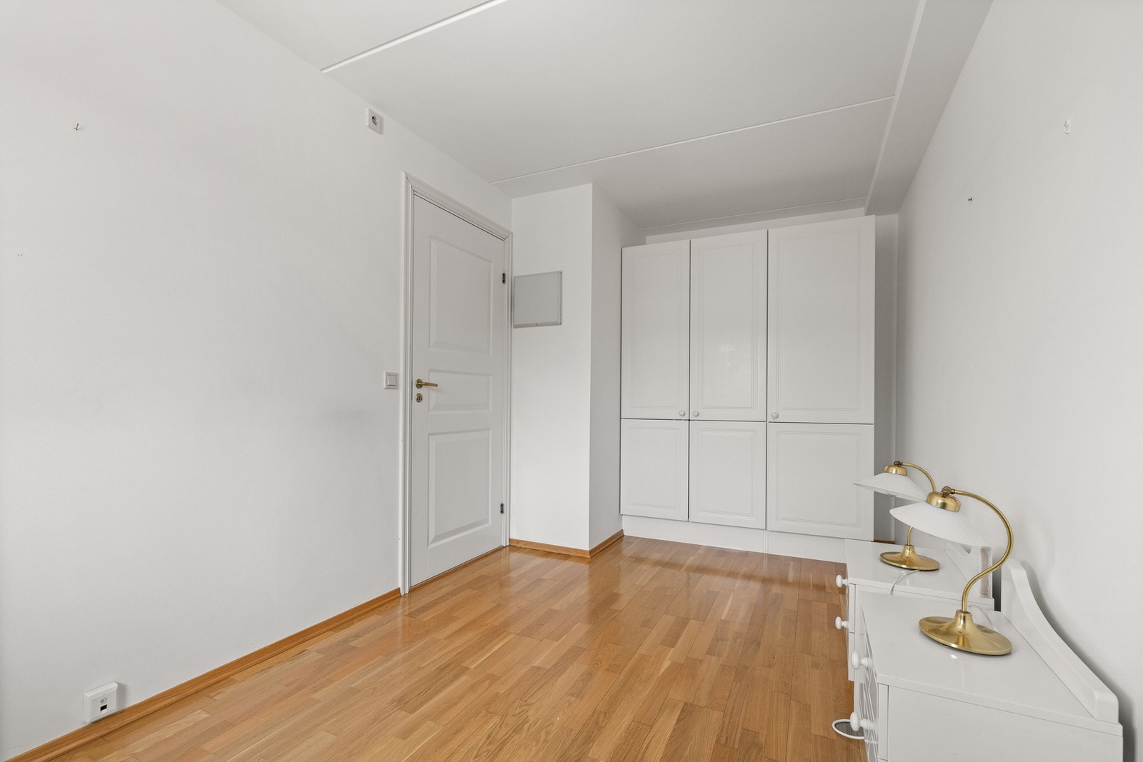 Hovedsoverom med garderobeskap Galleribilde