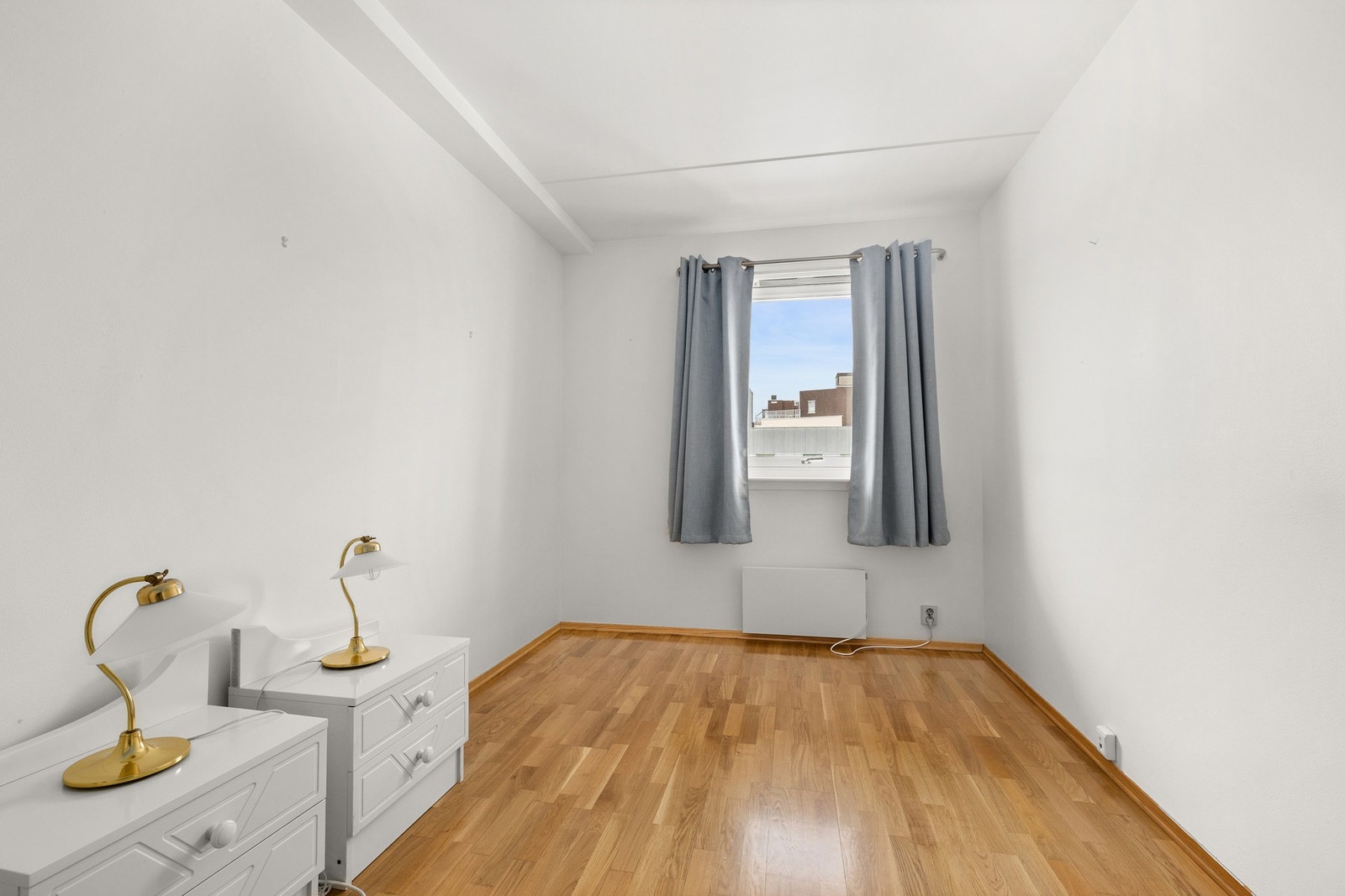 Hovedsoverom med god plass for dobbelt seng Galleribilde