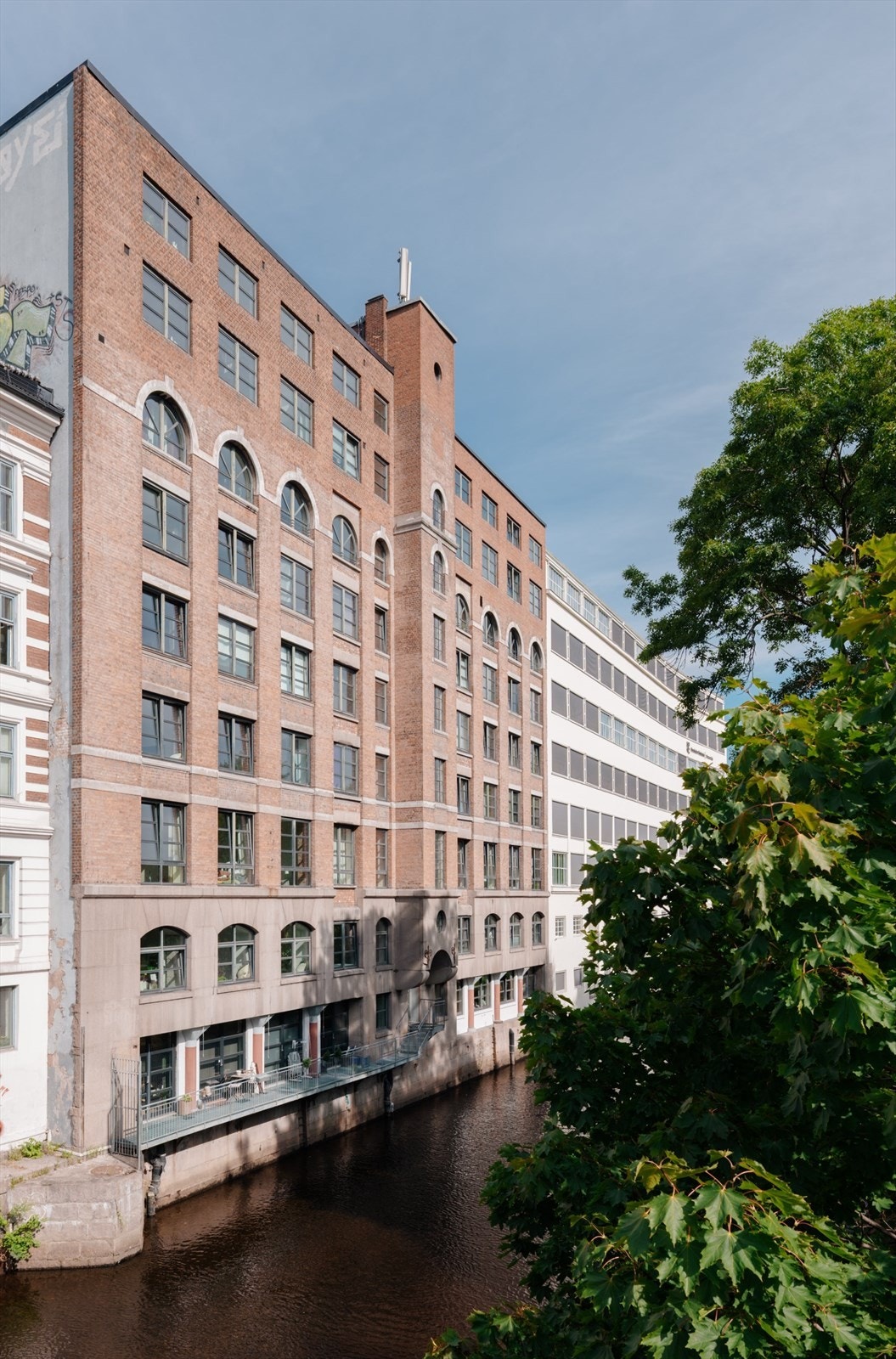 Akerselva i umiddelbar nærhet. Galleribilde