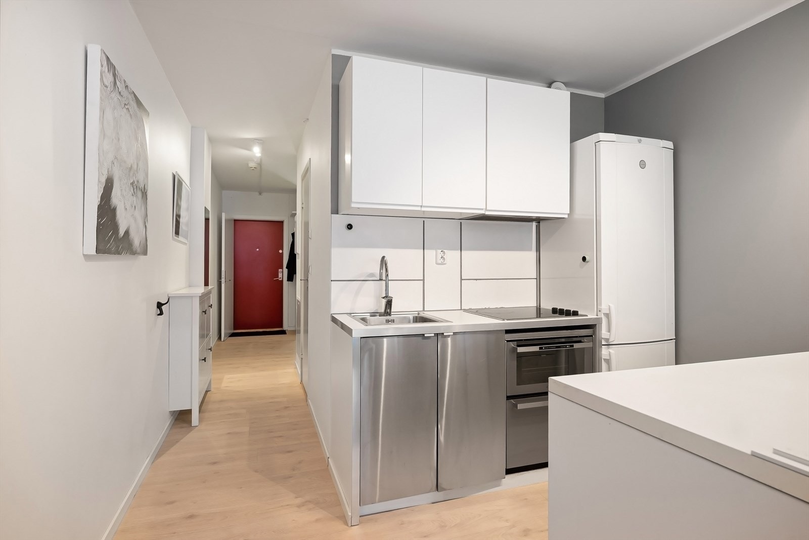 Integrert stekeovn, platetopp og oppvaskmaskin. Nytt blandebatteri i 2026. Galleribilde