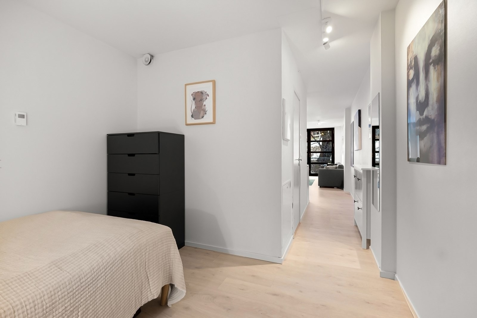 Praktisk sovealkove ved entré. Galleribilde