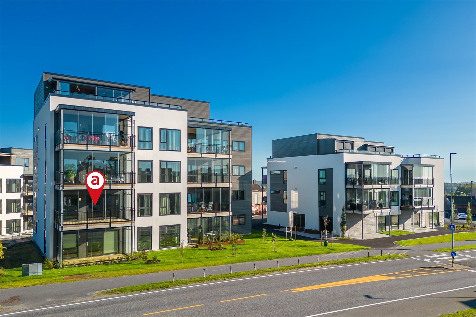 Velkommen til en flott ny leilighet med 2 balkonger - heis og p-kjeller. Galleribilde