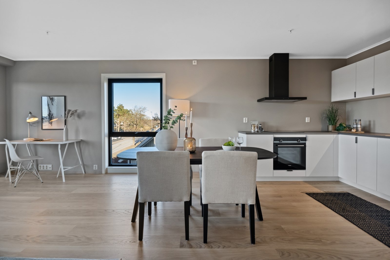 Bilde fra kjøkken i lik leilighet i etasjen over Galleribilde