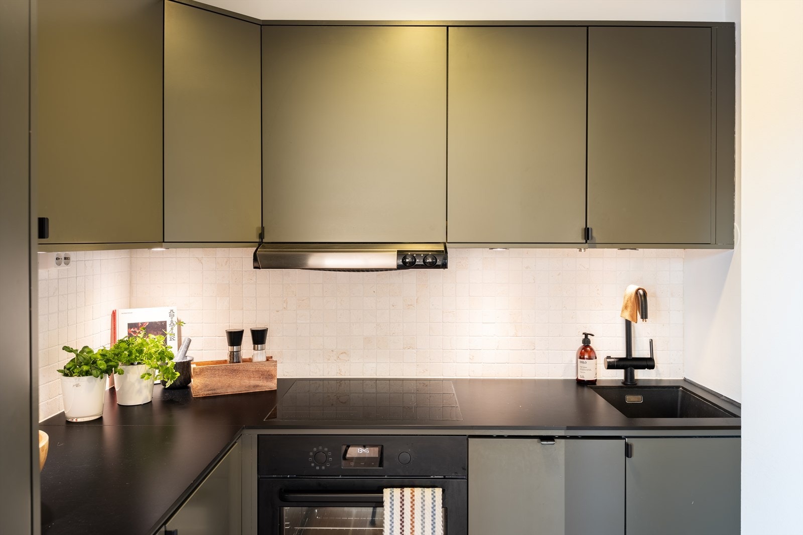 Her får du et lekkert og moderne kjøkken fra 2020, som ble levert av kvalitetsleverandøren Epoq. Galleribilde