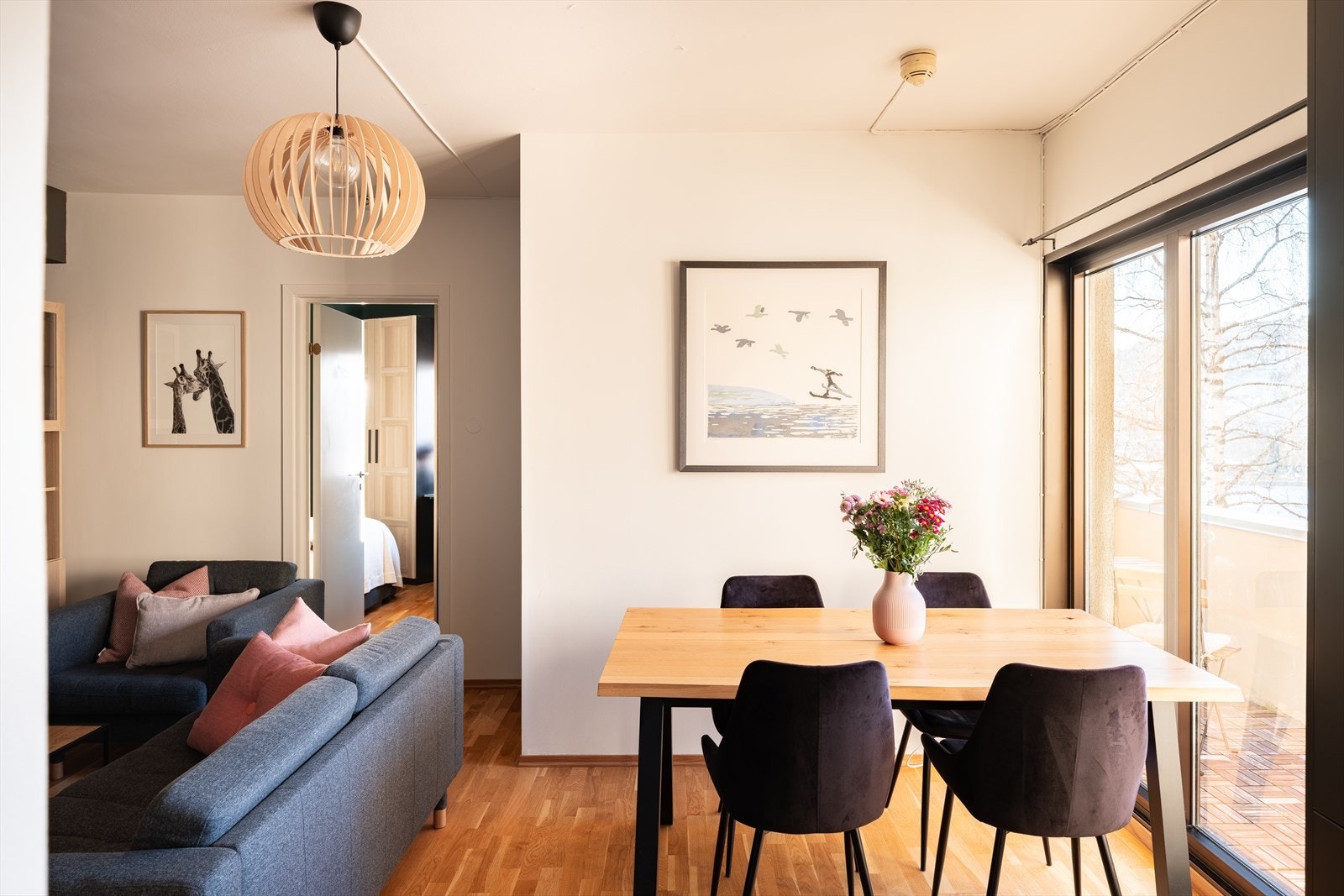 Her har du byens beste kollektivtilbud, nærhet til alt du trenger i det daglige liv og enda litt til. Dette er selve knutepunktet for yrende liv og severdigheter, samt kulturell historie og vakker arkitektur. Galleribilde