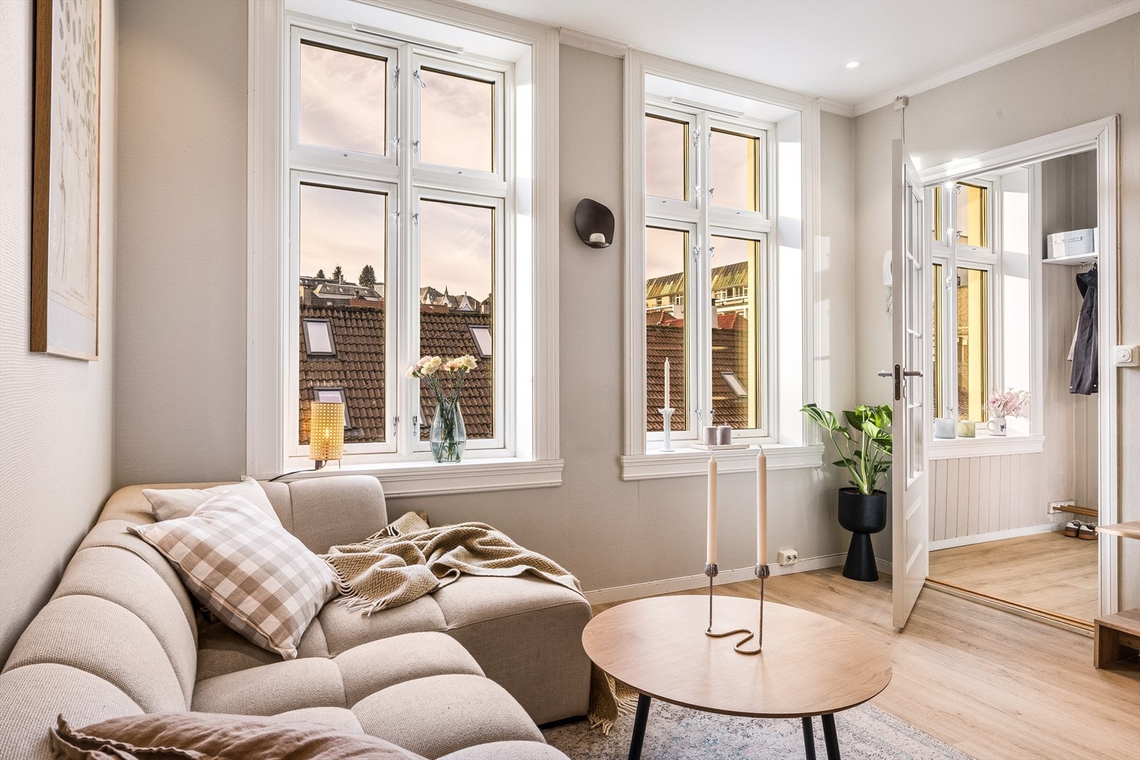 Stuen fungerer som et naturlig samlingspunkt for både familie og venner. Galleribilde