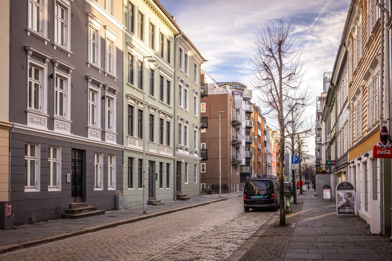 Her bor du med kort vei til det meste Bergen har å by på, samtidig som beliggenheten gir en fin balanse mellom urbant byliv og grønne omgivelser. Galleribilde