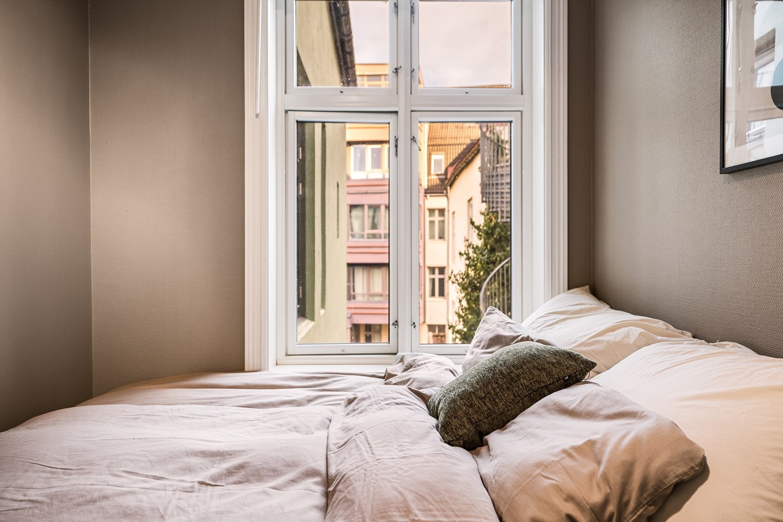 Et behagelig rom som gir gode forutsetninger for ro og hvile. Galleribilde