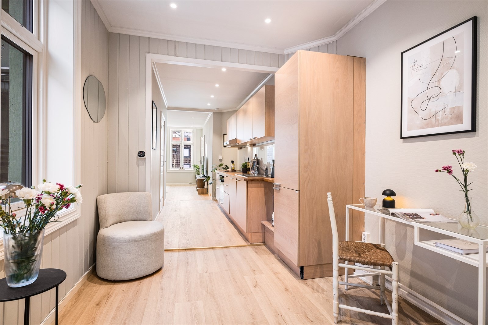 Dette egner seg godt som hjemmekontor, alternativt til kommoder eller annen oppbevaringsløsning. Galleribilde