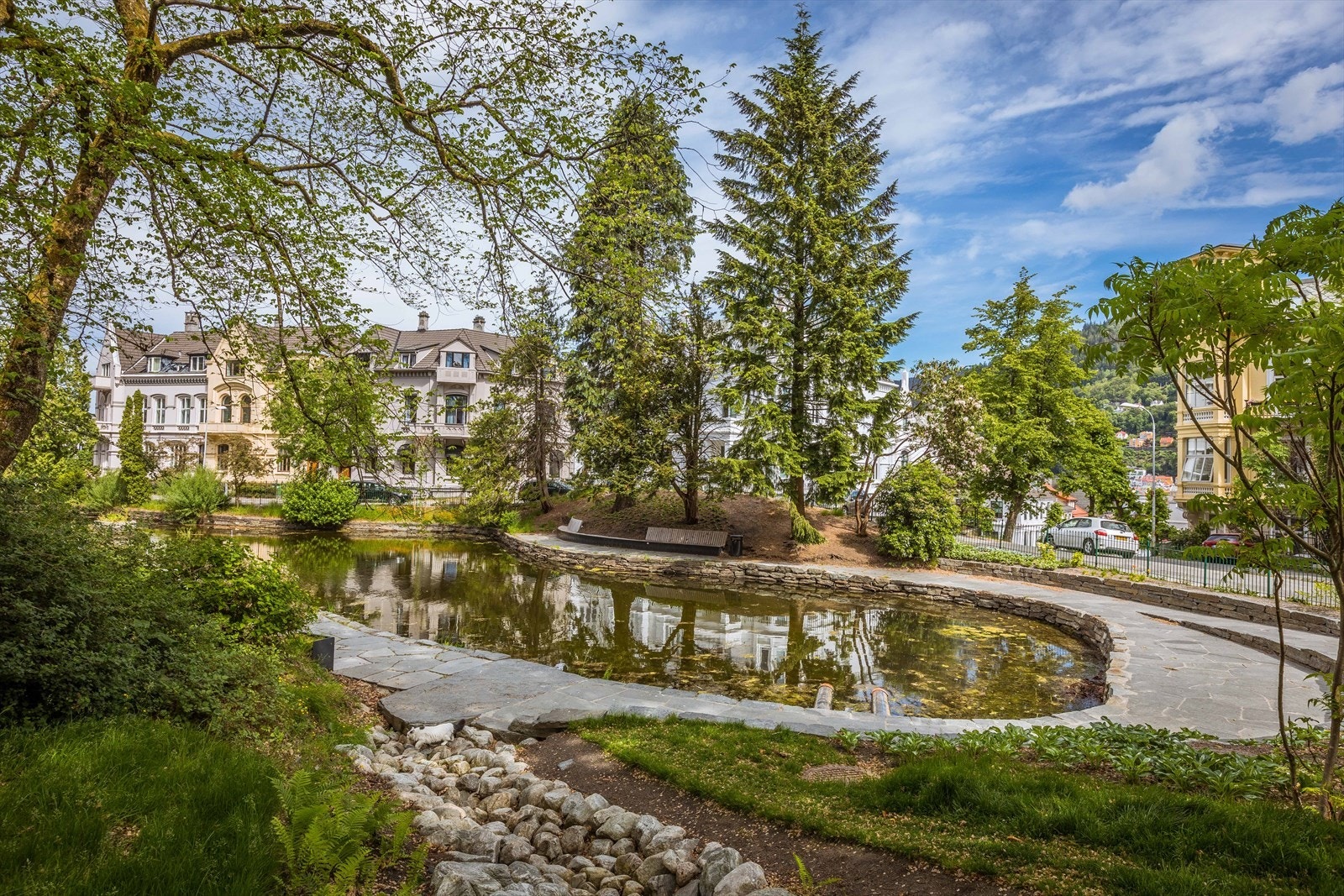 For den natur- og turglade er det kort vei til grønne rekreasjonsområder. Muséhagen og Nygårdsparken ligger i umiddelbar nærhet. Galleribilde