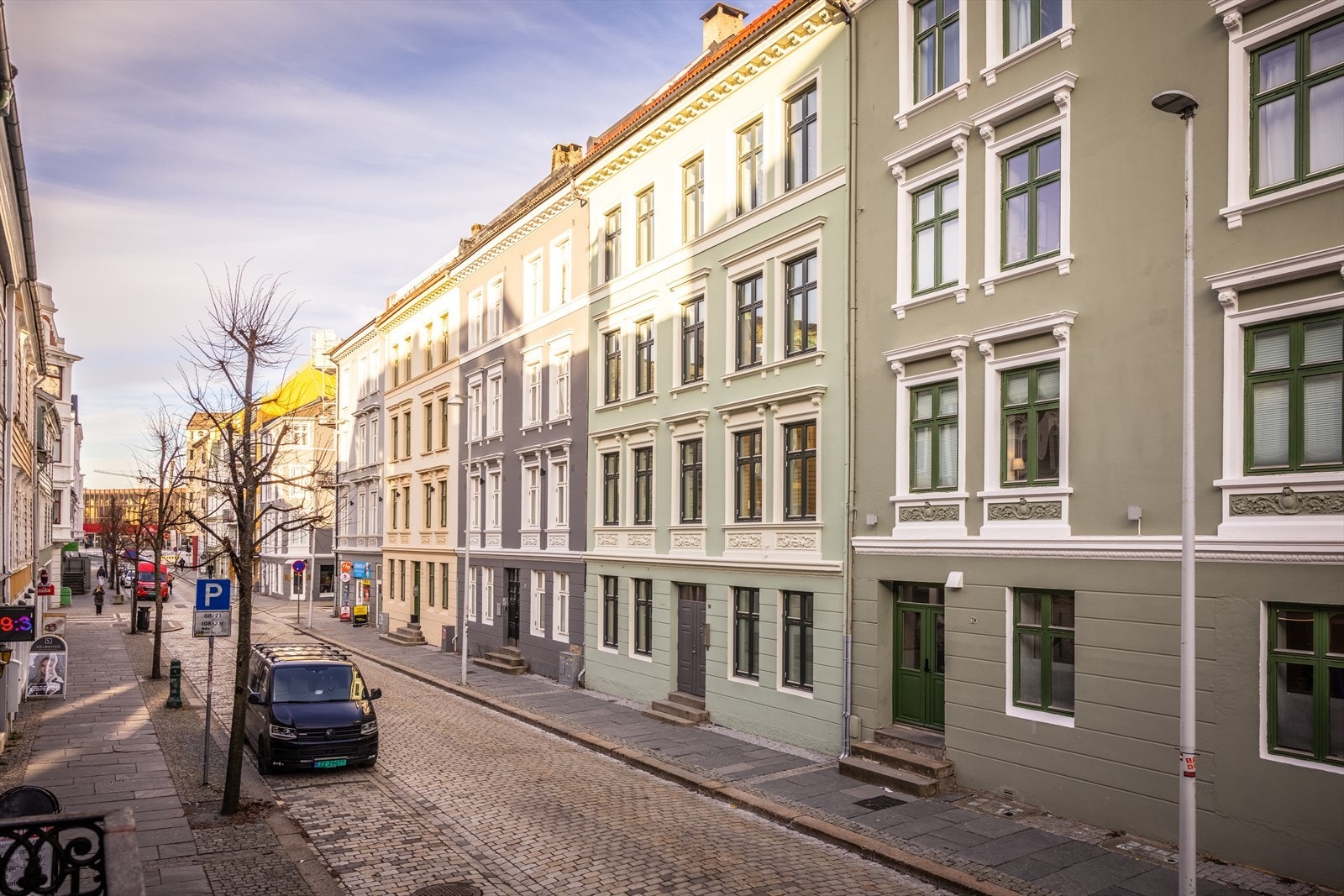 Eiendommen ligger på Nedre Nygård, et veletablert og populært område midt i byen. Galleribilde