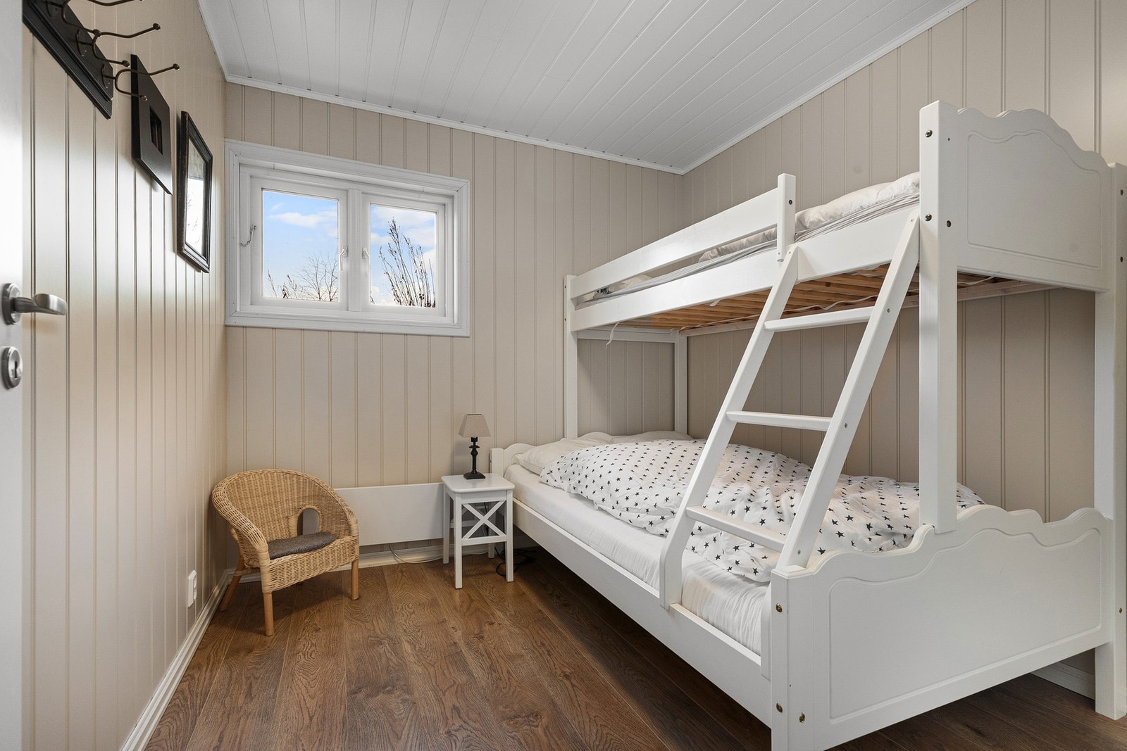 Soverom nr. 3 - Alle soverom har gardeobeskap Galleribilde