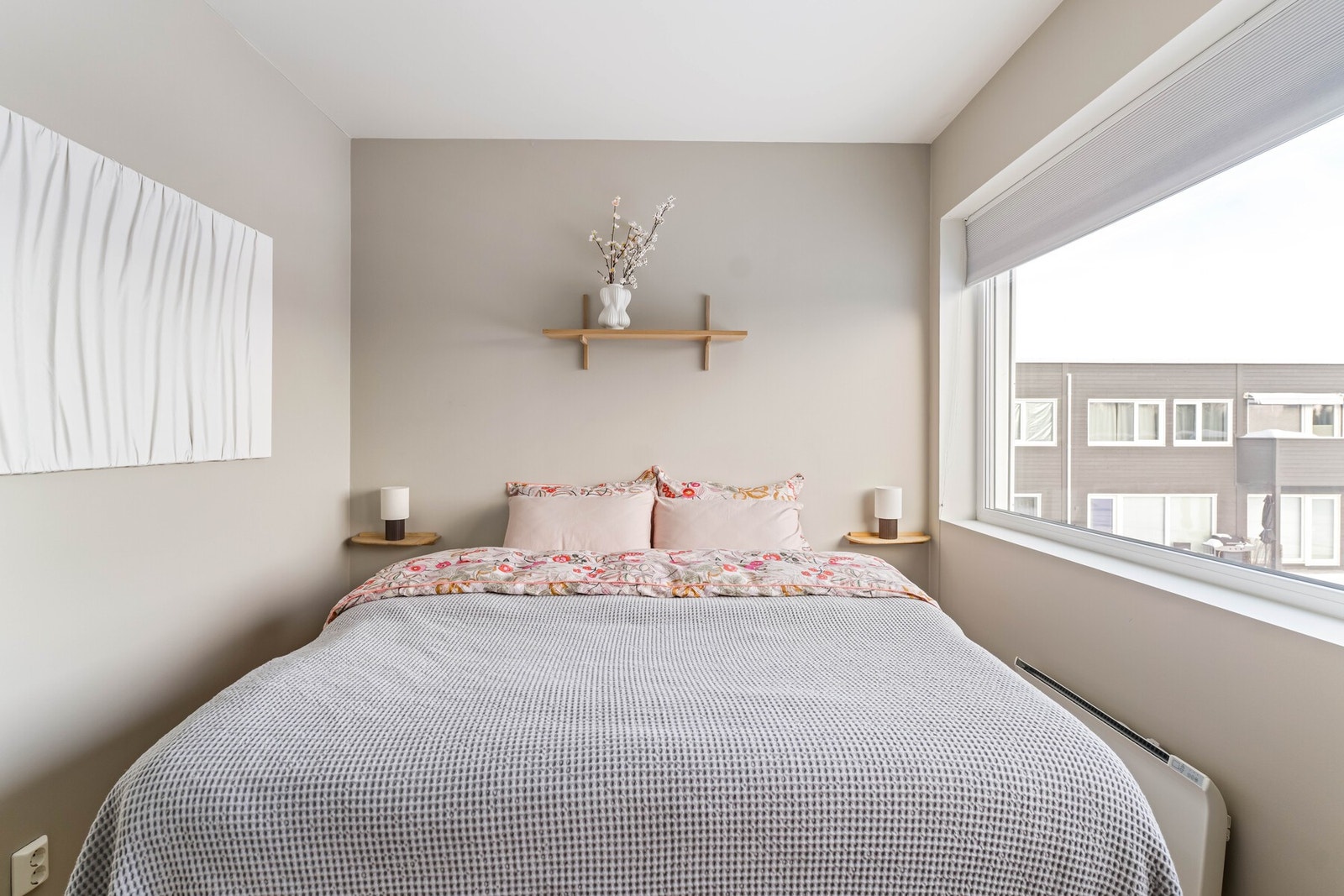 Leiligheten har to romslige soverom, av samme gode kvalitet og standard som resten av leiligheten. Galleribilde