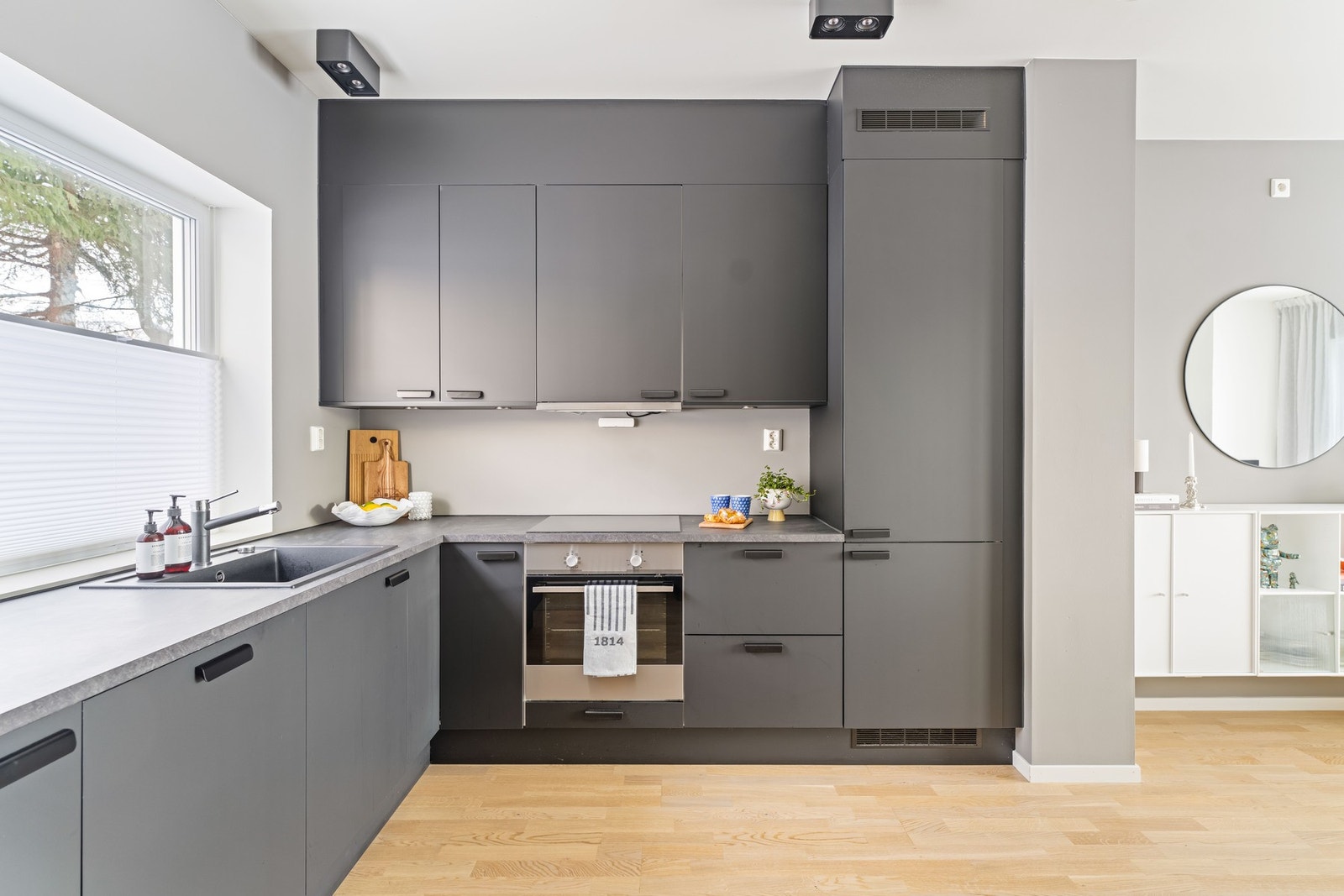 Stilrent kjøkken fra byggeår. Galleribilde