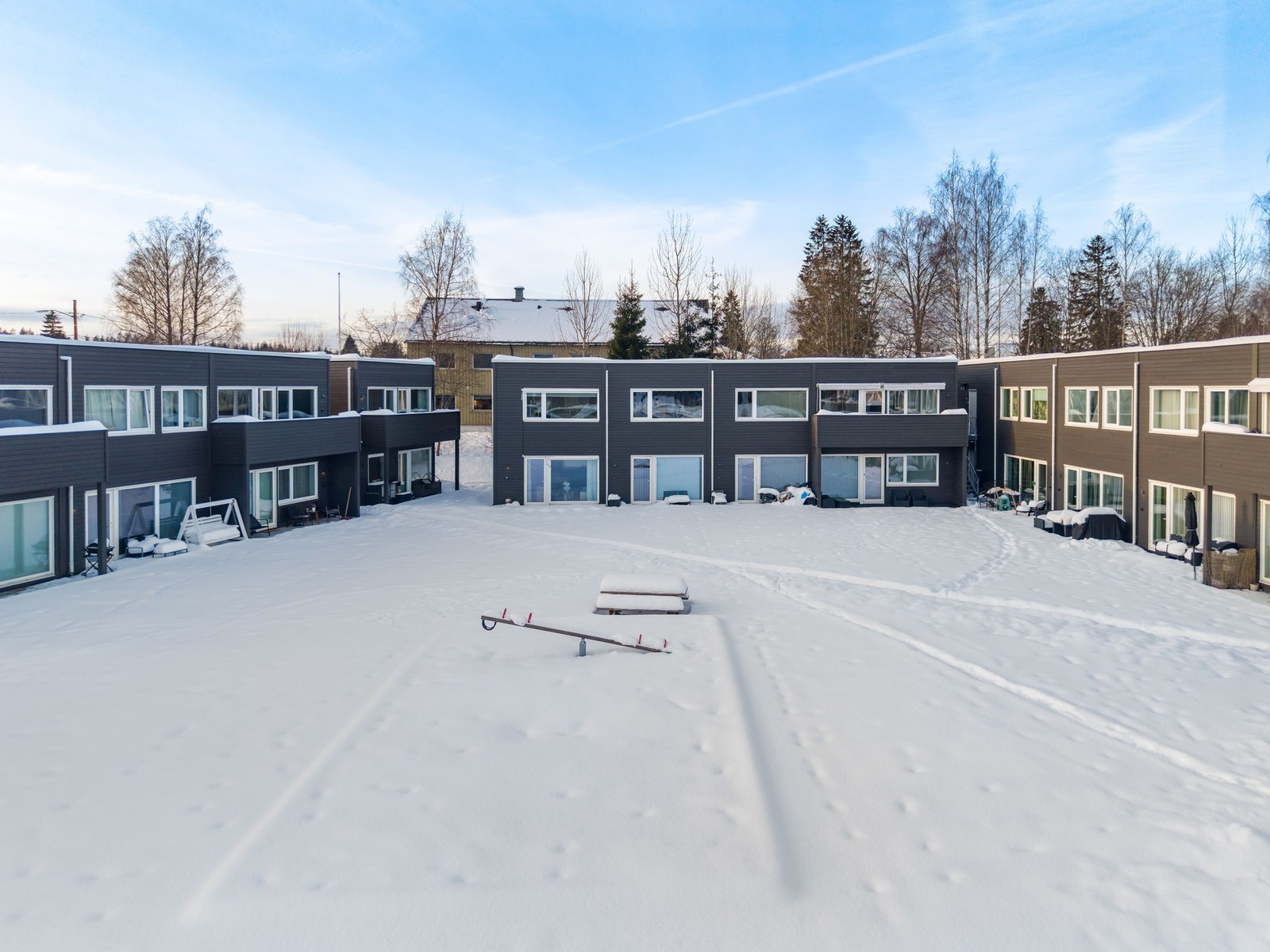 Her har du nærhet til flotte turområder, lekeplasser og fotballbane - perfekt for barnefamilier og turglade. Galleribilde