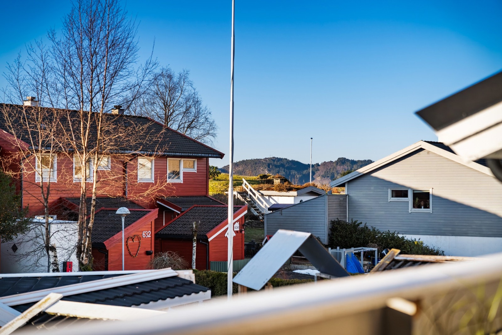 Fri beliggenhet med koselig tun i front Galleribilde
