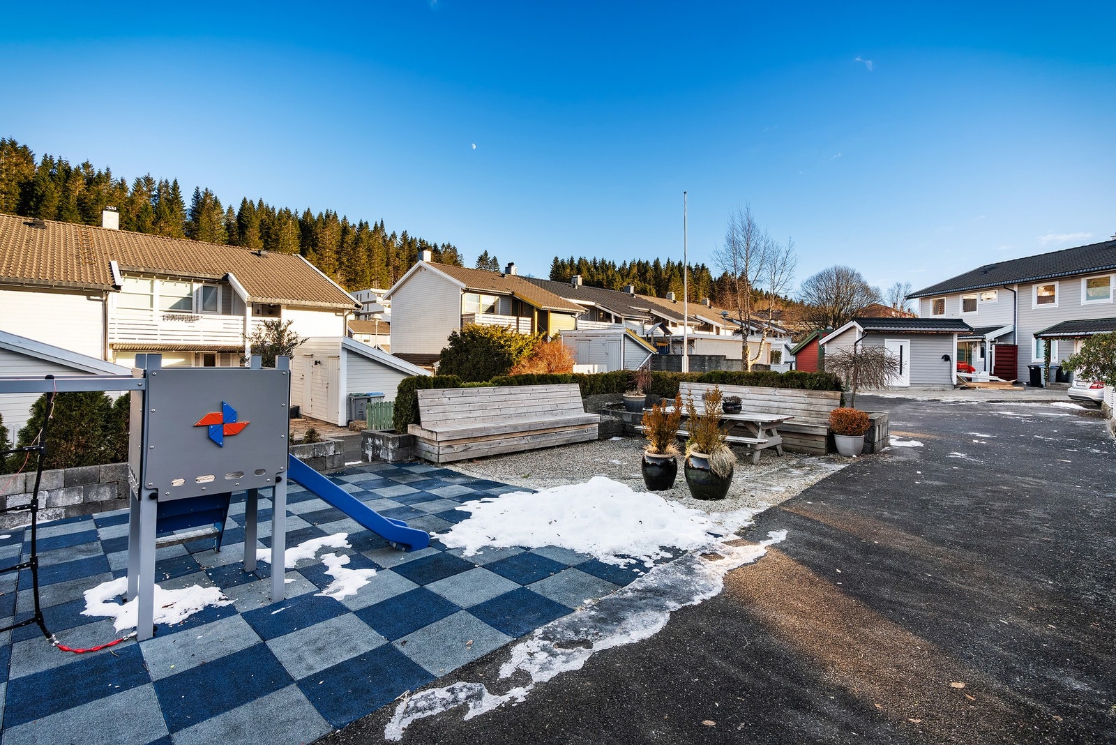 Mellom leilighetene er det koselig tun Galleribilde