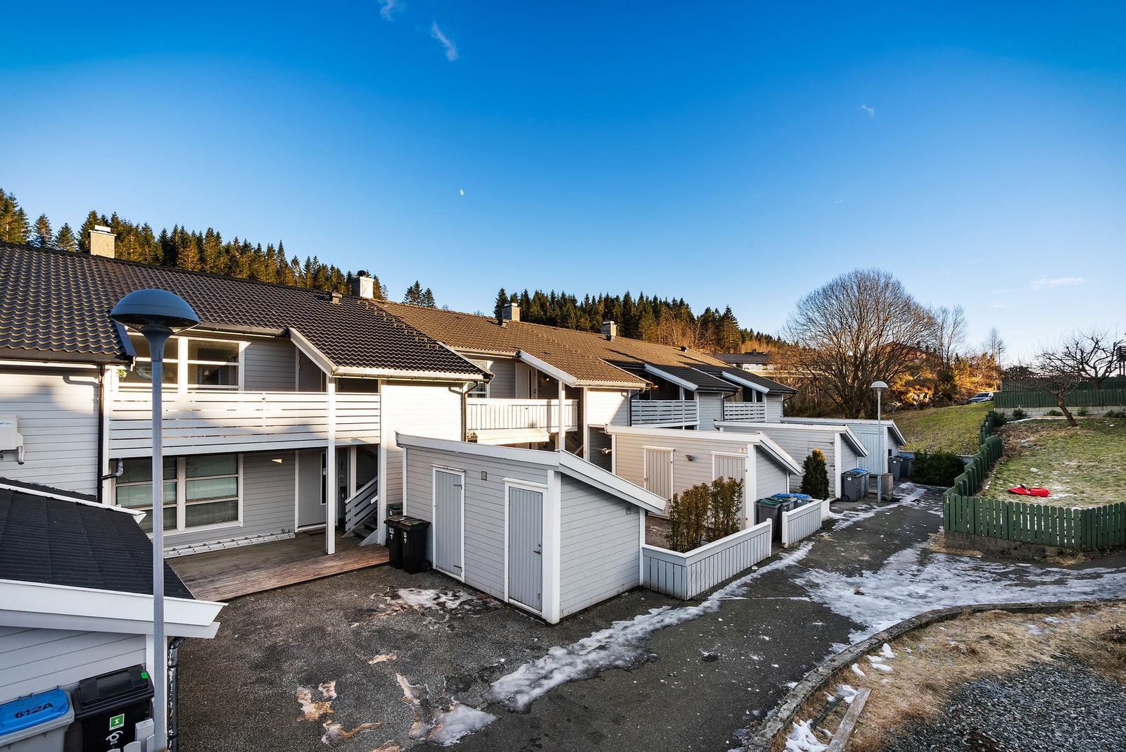 Leiligheten har god sportsbod i front av bygningen Galleribilde